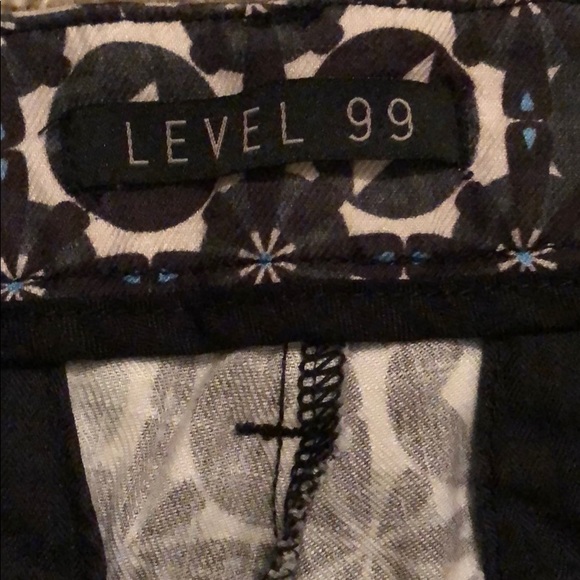 Multi colored shorts - Picture 2 of 5